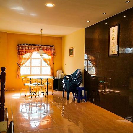 Villa Bukit Indah Brastagi / Berastagi Esterno foto